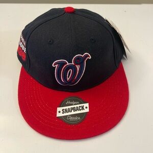 Snapback Classic Red and Black Hat